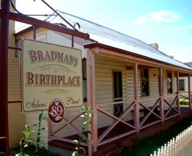 Bradmans Birthplace Museum Cootamundra - Local Tourism 1