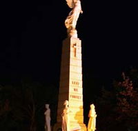 Cenotaph and Memorial Gates - Accommodation Australia