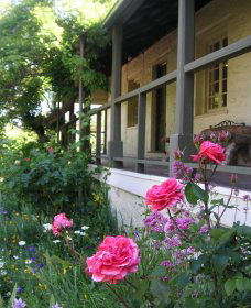 Raglan Gallery And Cultural Centre - Accommodation Australia 2
