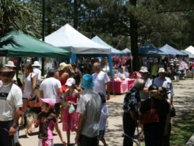 Broadbeach Art And Craft Markets - Accommodation Australia 3