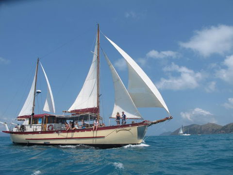 Adventure, Cruise, Dive And Outer Reef - Whitsundays Sailing Adventures - Accommodation Australia 2