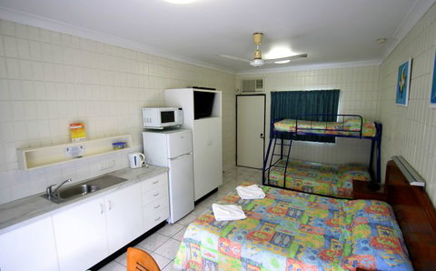Tropical Palms Inn - Accommodation Australia 2