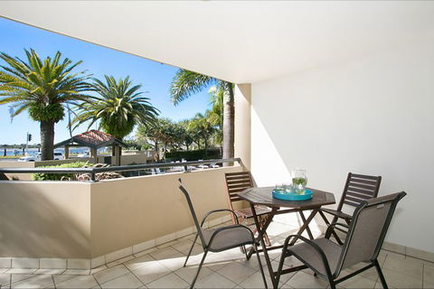 Sandcastles On Broadwater - Accommodation Australia 7