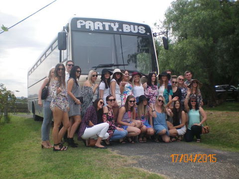 R & R Bus And Leisure Hire - Accommodation Australia 1