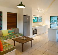 The Retreat Beach Houses - Local Tourism