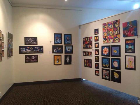 Glen Innes Art Gallery Inc - Local Tourism 3