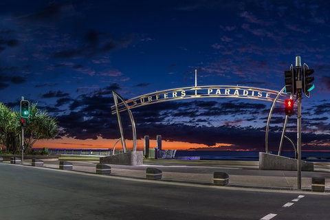 Luxury Brisbane Airport Transfers To And From Surfers Paradise For Up To 11 Per - Accommodation Australia 1