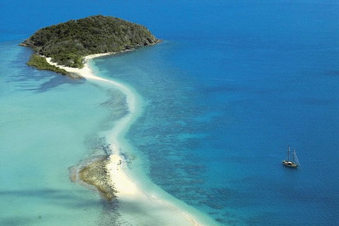 Tallship Sailing And Snorkeling Adventure From The Whitsundays - Bed n Breakfasts 1