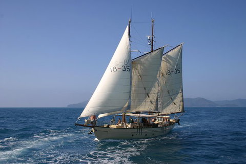 Tallship Sailing And Snorkeling Adventure From The Whitsundays - Bed n Breakfasts 0