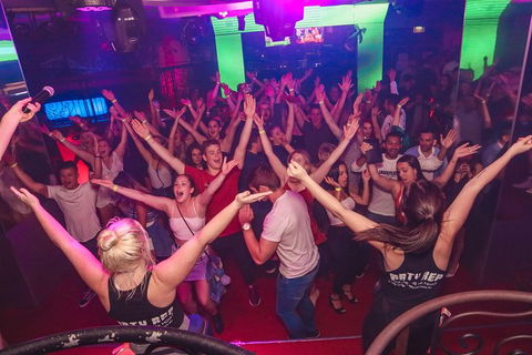 THE HANGOVER CRAWL - CLUB CRAWL SURFERS PARADISE - NIGHTLIFE - CLUBBING - Accommodation Australia 1