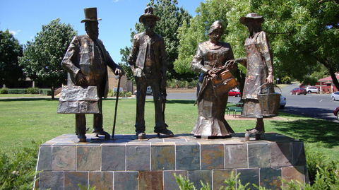 Dad, Dave, Mum And Mabel - Accommodation Australia 2