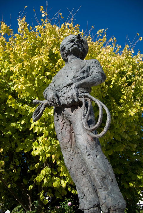 Alexander Cameron Statue - Accommodation Australia 1