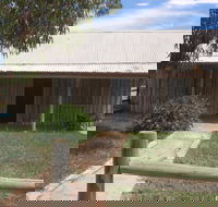 Early Settlers Cottage Solly's Hut - Accommodation Australia