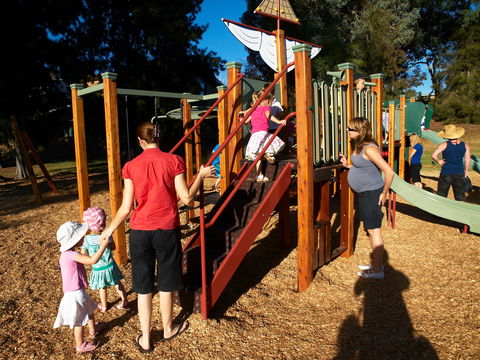 Les Stone Park - Australia Shopping 0