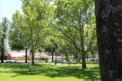Tallangatta Triangles Park - Australia Shopping 0