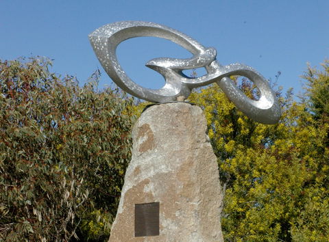The Glen And Southern Cross Constellation Sculptures - Accommodation Australia 0
