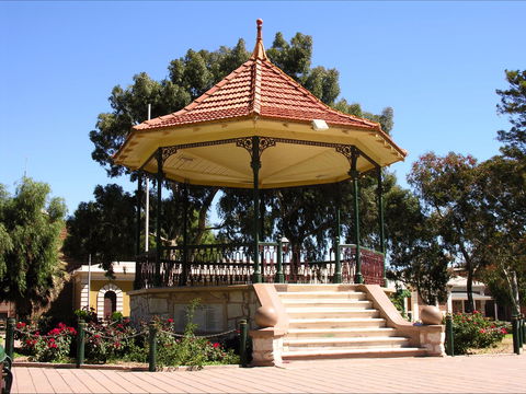 Gladstone Square - Local Tourism 0