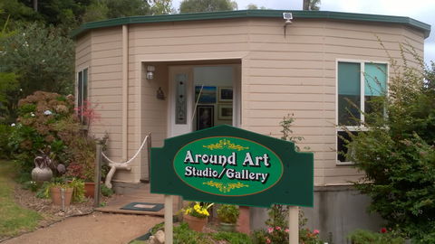Around Art Studio/Gallery - Local Tourism 0
