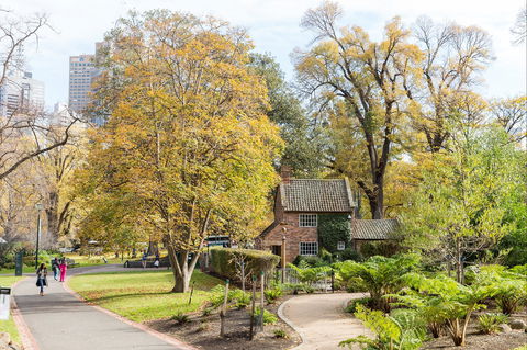 Cooks' Cottage - Accommodation Australia 1