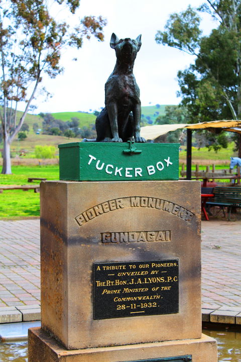 The Dog On The Tucker Box - Accommodation Australia 0