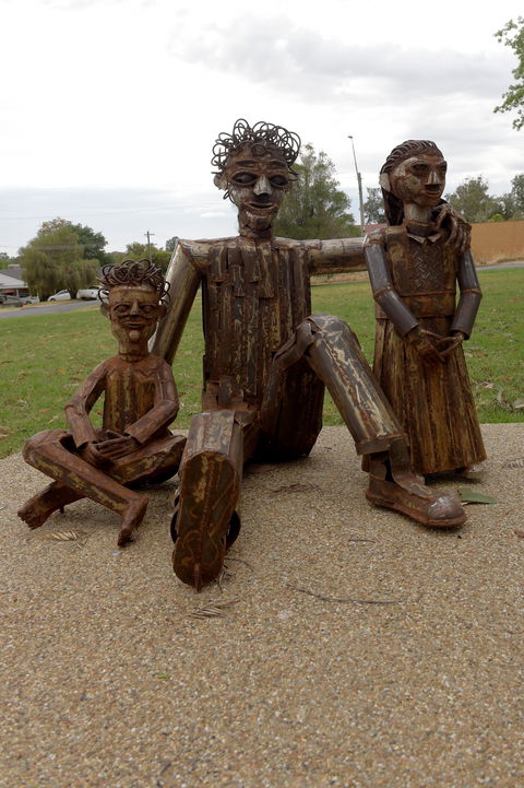 Lyrics, Landscapes And Lintels - Leeton Public Art Trail - Bed n Breakfasts 0