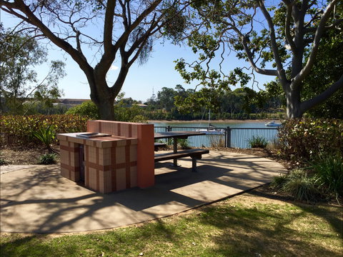 Riverside Parklands And Playground - Local Tourism 2