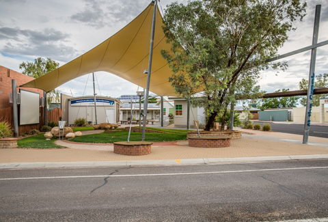 At The Creek Visitor Information Centre - Accommodation Australia 2