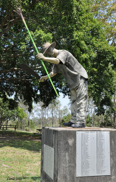 Cane Cutter Memorial - Accommodation Australia 0