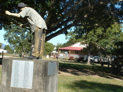 Cane Cutter Memorial - Accommodation Australia 1
