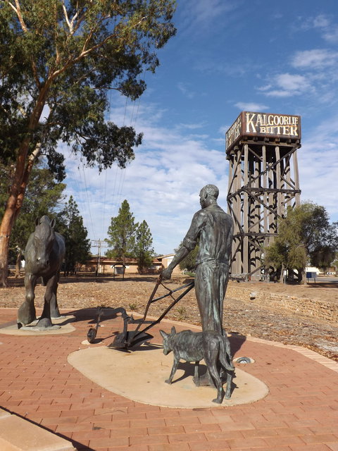 Merredin Railway Water Tower - Local Tourism 0