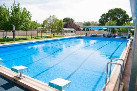 Barellan Swimming Pool - Australia Shopping 1