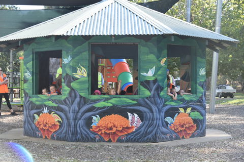 Howlong's Enchanted Hut - Accommodation Australia 0