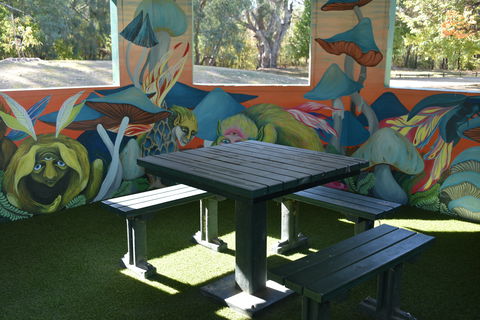 Howlong's Enchanted Hut - Accommodation Australia 1