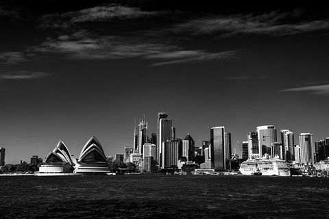 REGAL - Luxury Airport Round Trip, Bespoke Premium Transfer And Tours - Accommodation Australia 1