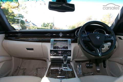 Maserati Quattroporte Limousine Transfer Cairns Airport To Port Douglas - Accommodation Australia 2