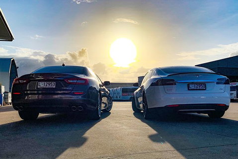 Maserati Quattroporte Limousine Transfer Cairns Airport To Port Douglas - Accommodation Australia 9
