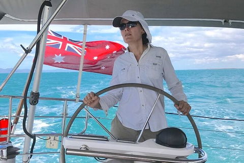 Sailing Curlew Escape On Moreton Bay - Local Tourism 10