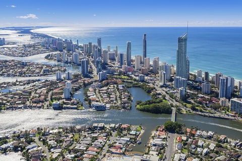 Arrival Private Transfers From Gold Coast Airport OOL To Gold Coast City - Local Tourism 3