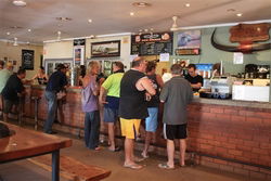 Humpty Doo Hotel - Accommodation Australia 3