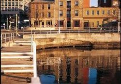 Customs House Waterfront Hotel - Australia Shopping 3