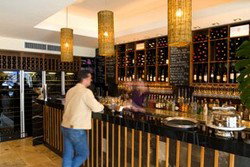 Amphoras  Bar & Bistro - Bed n Breakfasts 2