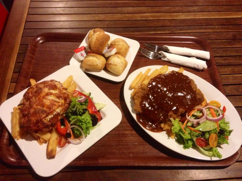 The Caves Country Pub - Local Tourism 1