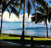 Harolds Seafood on The Strand - Accommodation Australia