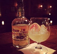 Sneaky Tony's - Accommodation Australia