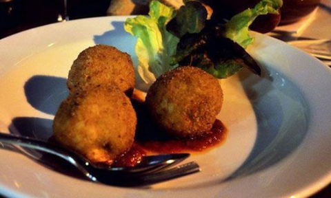 Via Napoli Pizzeria - Accommodation Australia 0
