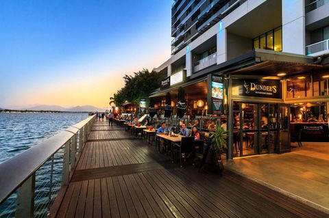 Dundee’s Restaurant On The Waterfront - Local Tourism 7
