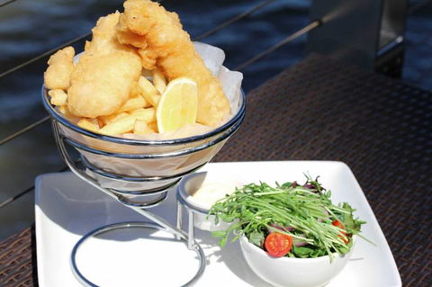Dundee’s Restaurant On The Waterfront - Local Tourism 10