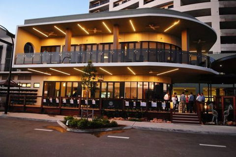 Q Bar & Brasserie On The Avenue - Australia Shopping 1