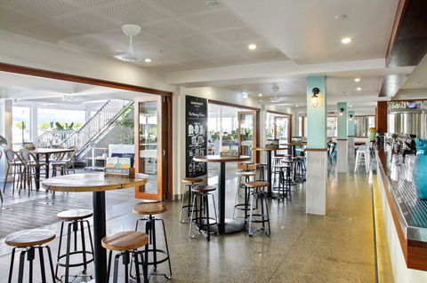 Hemingway's Brewery Port Douglas - Local Tourism 4