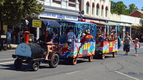 Corowa Rotary Federation Festival Parade - Accommodation Australia 1